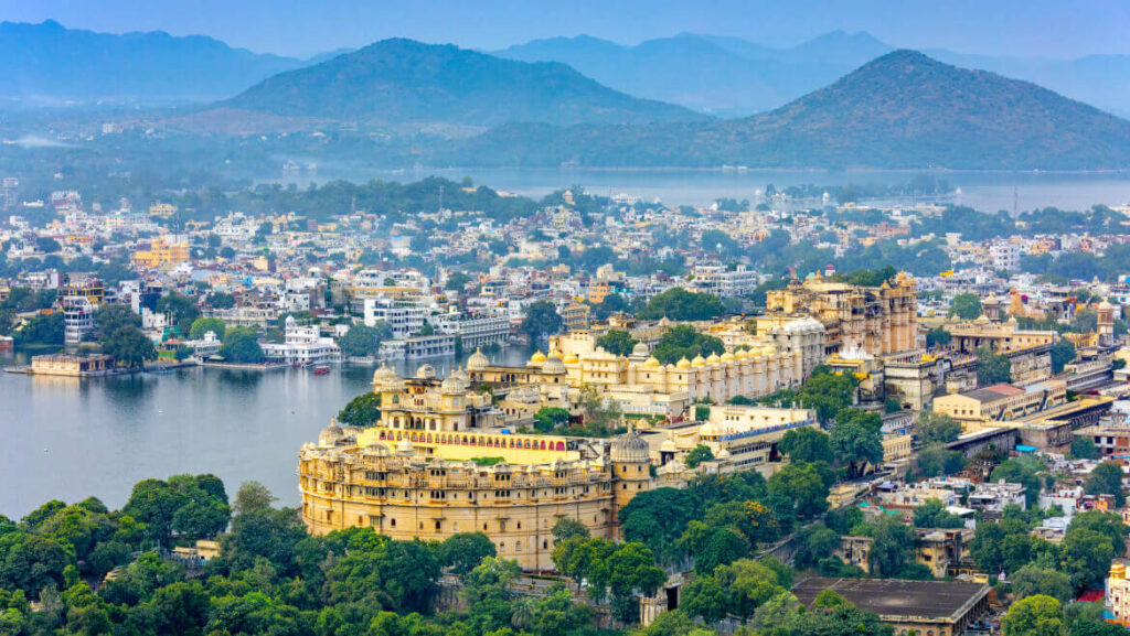 Udaipur-Blue-city-city-of-lakes-safe-for-solo-women-traveller-sipping-thoughts