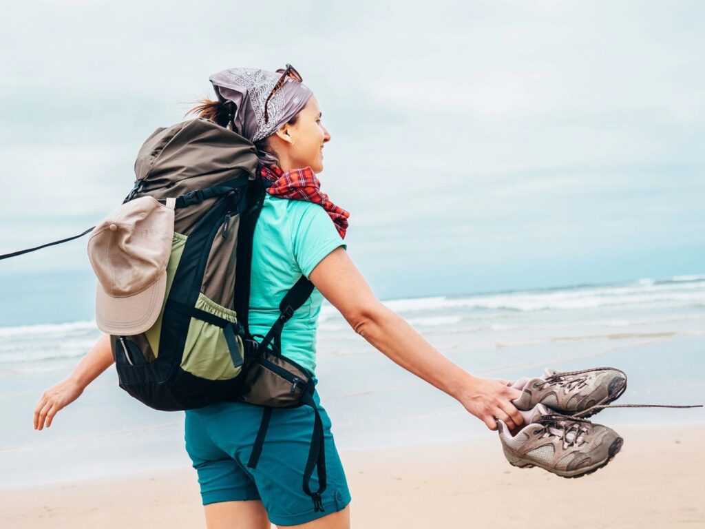 Women-Travelling-Solo-Sipping-Thoughts