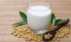 milk options health experts - sipping thoughts
